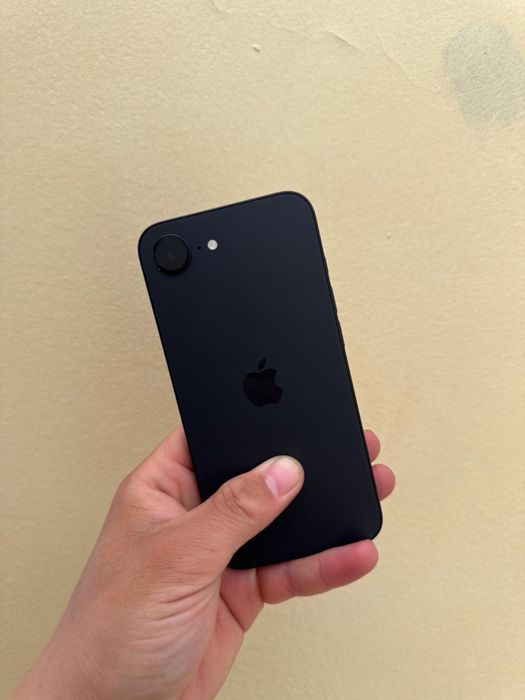 В продаже Айфон 16 Е