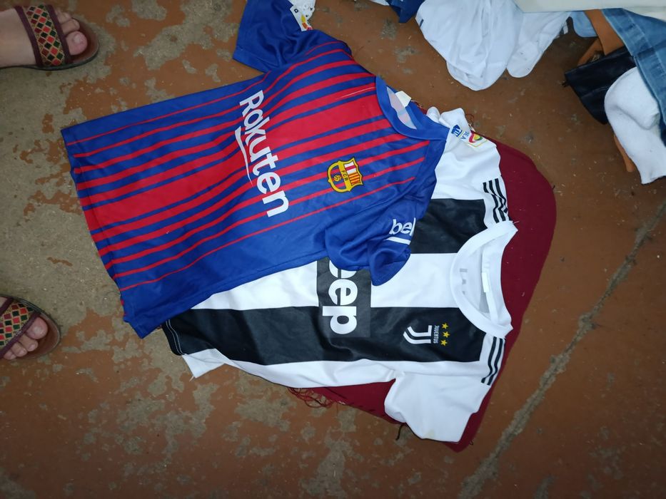 20-30 mingacha eski kiyimlar holati yaxshi