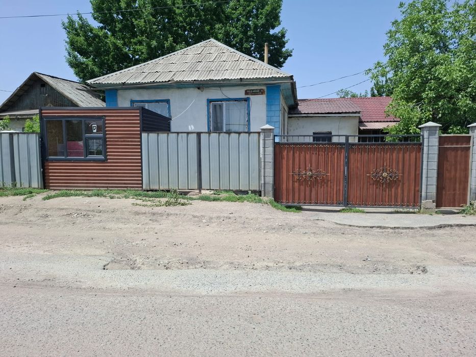 Продаю 2 дома на одном участке