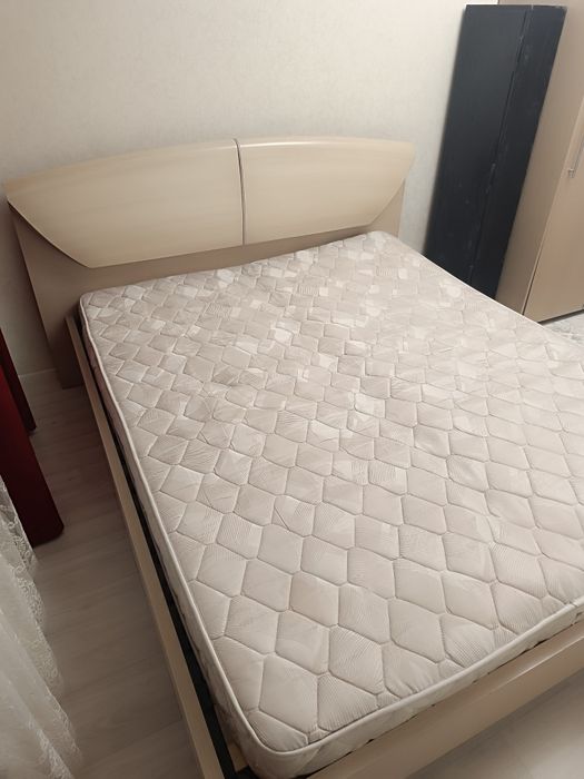 Кровать двуспальная