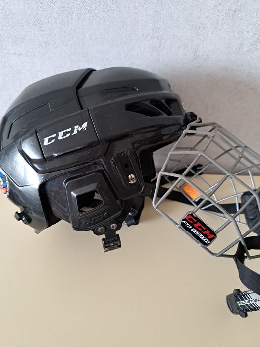 Продам хоккейный шлем б/у