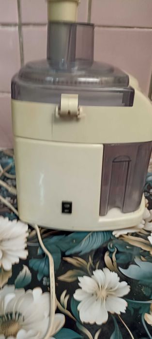 Соковыжималка электрическая