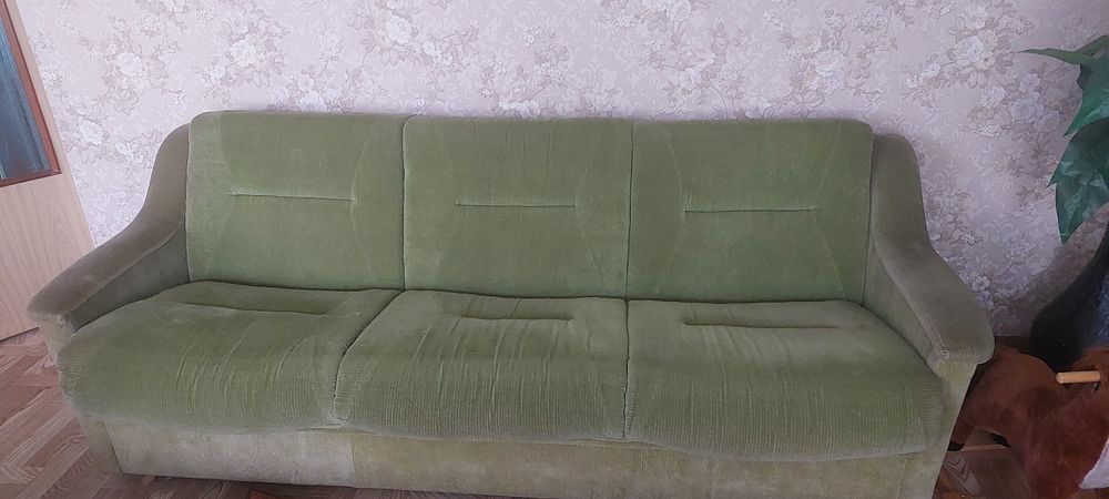 Продам диван с креслами