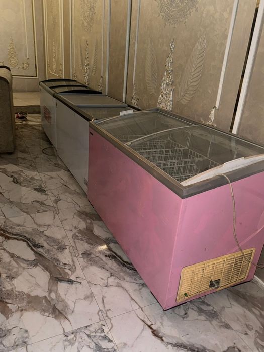 Витриный холодильник и морозильник