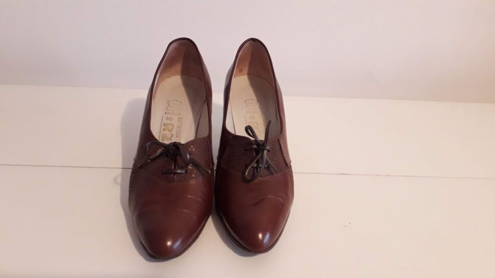 Eleganti si feminini. Pantofi din piele maro. Mărimea 37