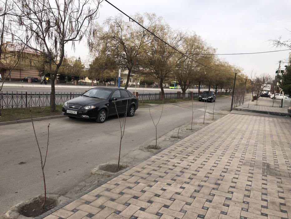 Сдается место 85кв магазинного типа 24/7