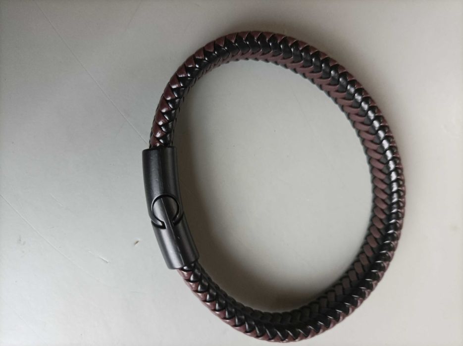 Mъжки кожени гривни с магнитна закопчалка