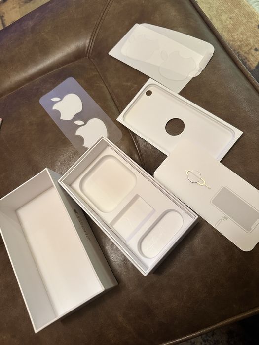 iPhone 6 - 64GB бял и 16GB сребърен