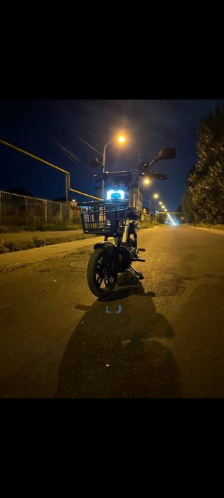 Электроскутер черна белый