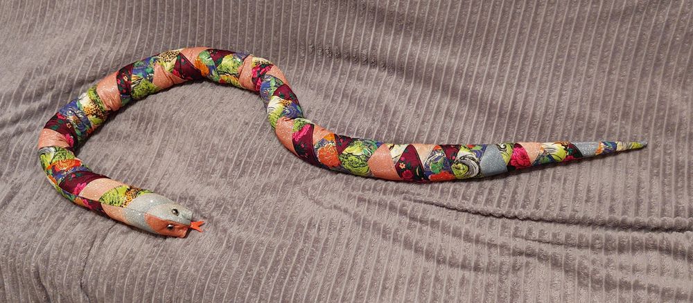 Лоскутная змея в пэчворк стиле