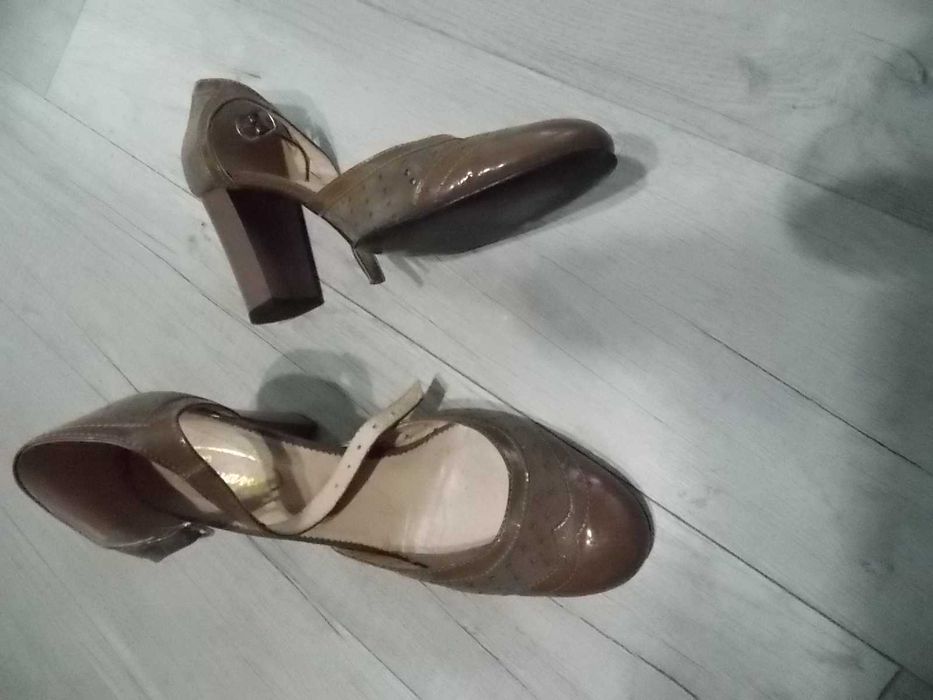 pantofi/sandale din piele mas 40/39 - pret 80 lei/perechea