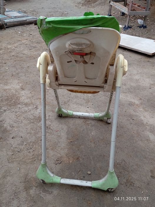 Бесплатно. Отдам даром детский стул.