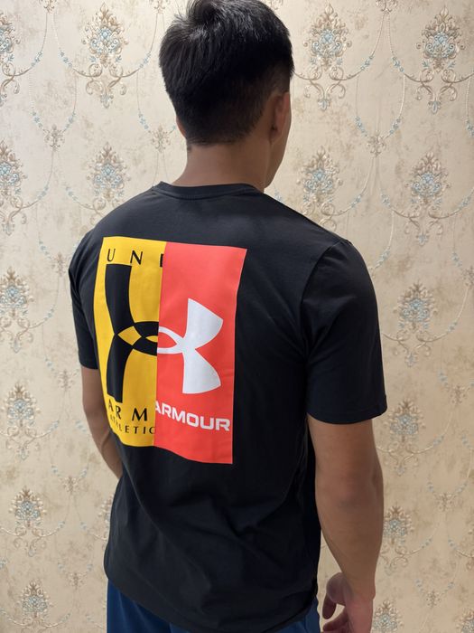 Футболка от бренда Under armour