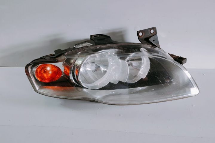 Far Dreapta 8E0941004AJ Audi A4 B7