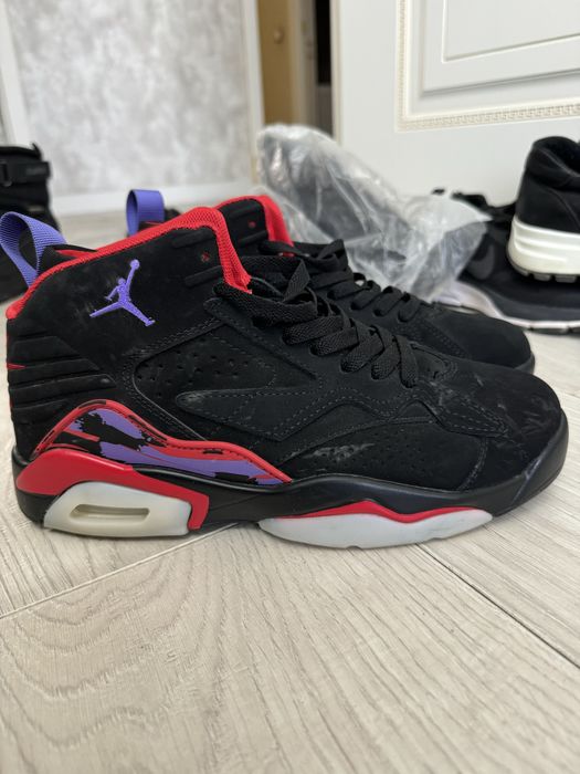 Аяқ киімдер сатылады