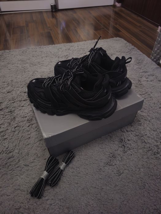 Balenciaga track negociabil