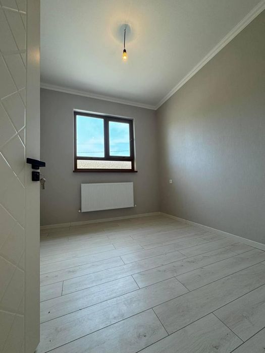 Продаётся дом 3х- комн. 1.5 сотки. Кирпичный. Новый. 82 м²