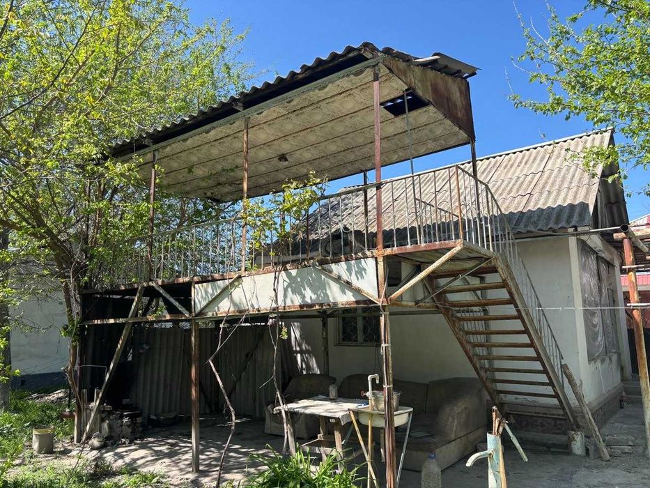 6 sotix dacha sotiladi
