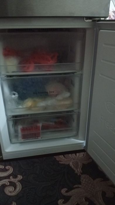 Продам Холодильник LG