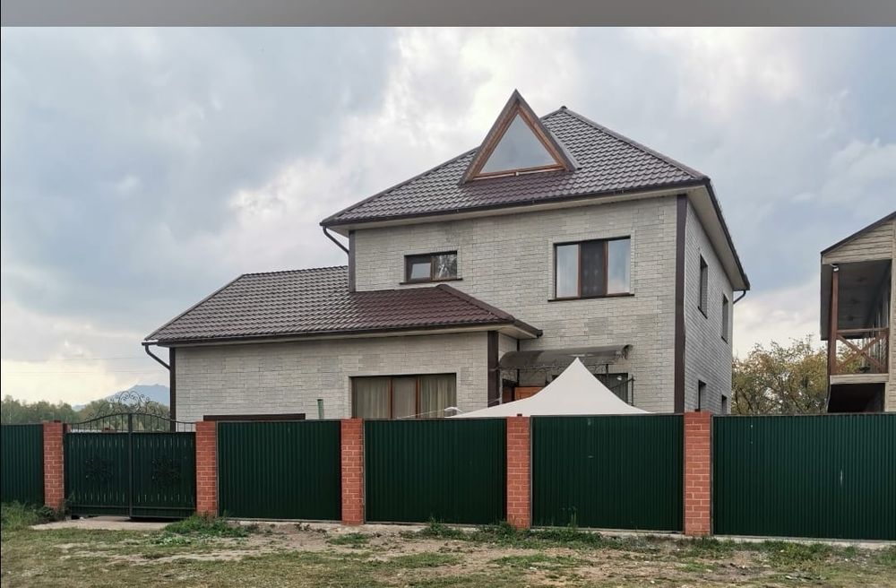 Посуточно квартиры, домики, коттедж, дом.