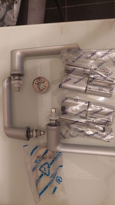 Feronerie  schuco originale  400 lei cremaliera  200 cremonu