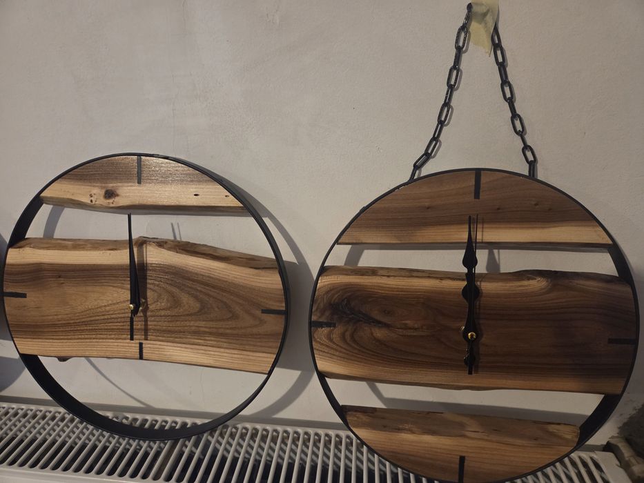 Ceas de perete cu rășină și ceas de lemn de ulm și fier