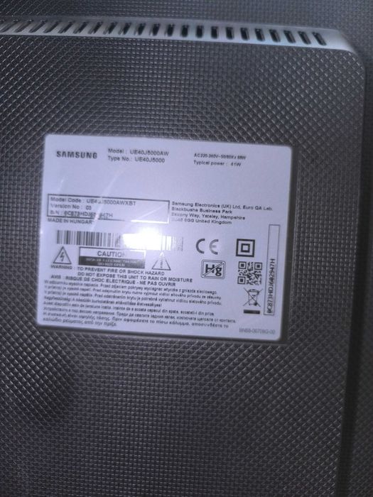 Телевизор Samsung (Самсунг) UE40J5000AWXBT - счупен дисплей