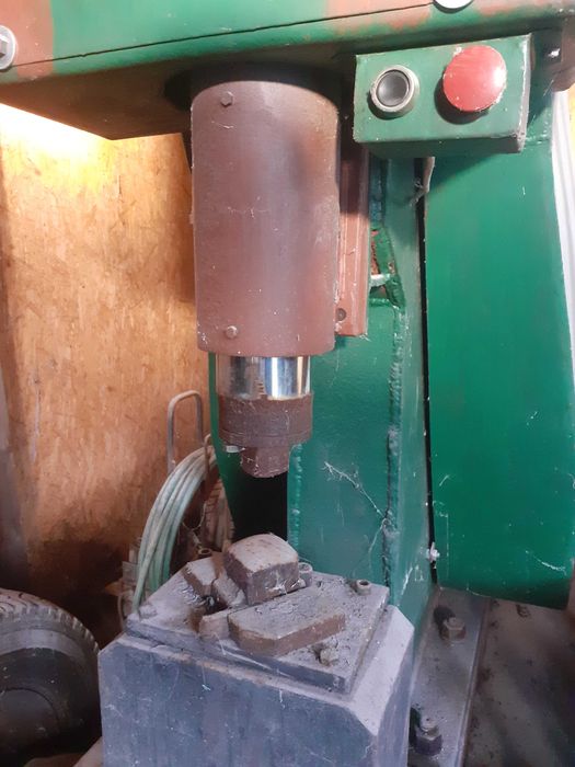 Ciocan de forjă electric