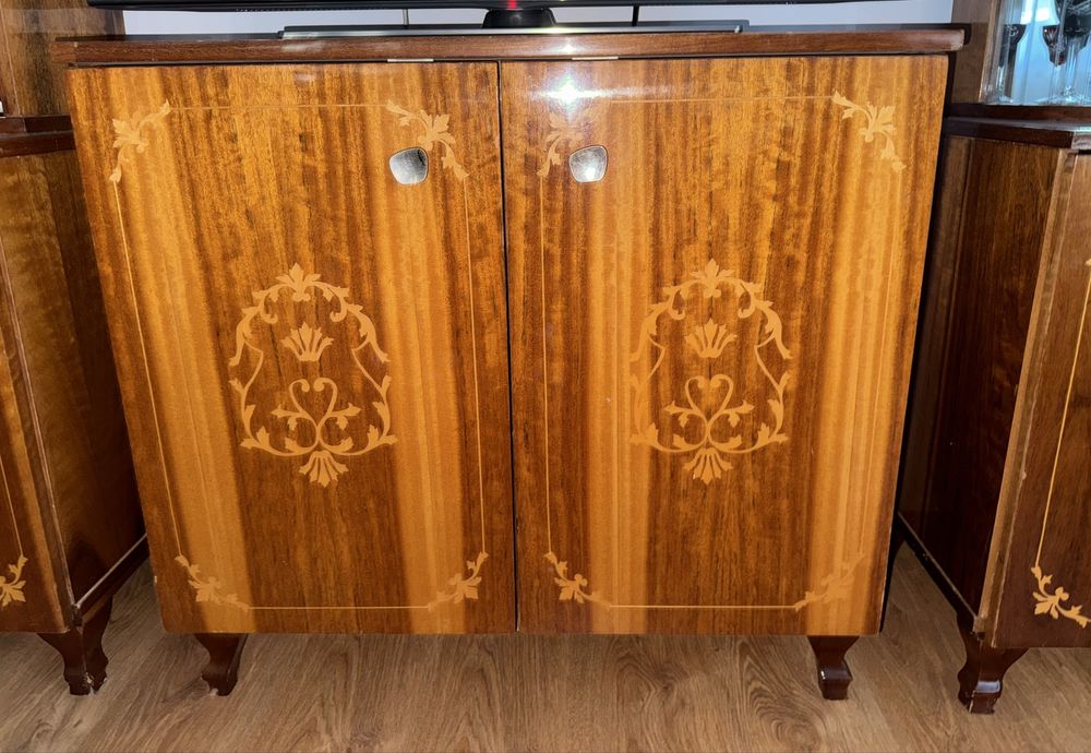 Vand set de mobila veche