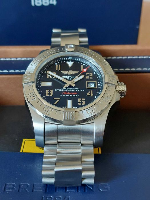 Breitling Avenger II Seawolf / Chronograph GMT 45 Diver's Auto