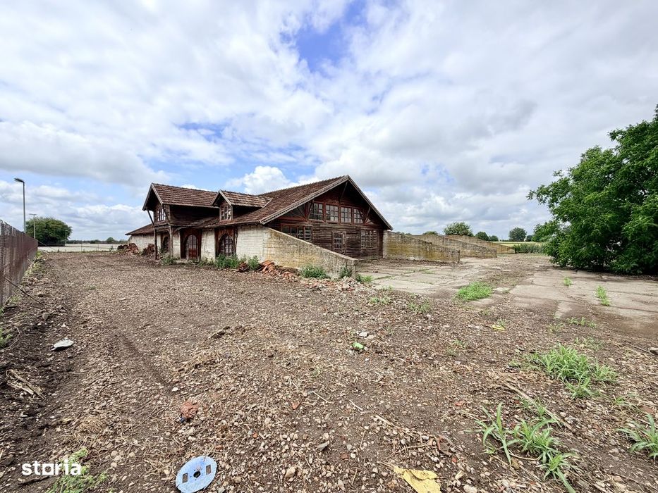 Teren de închiriat 2.950 mp cu Hală de 490 mp lângă pod Curtici