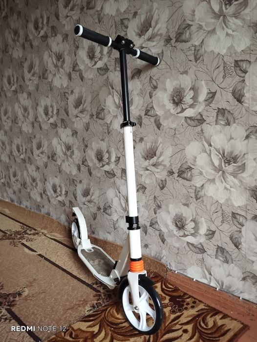 Продам подрастковый  самокат