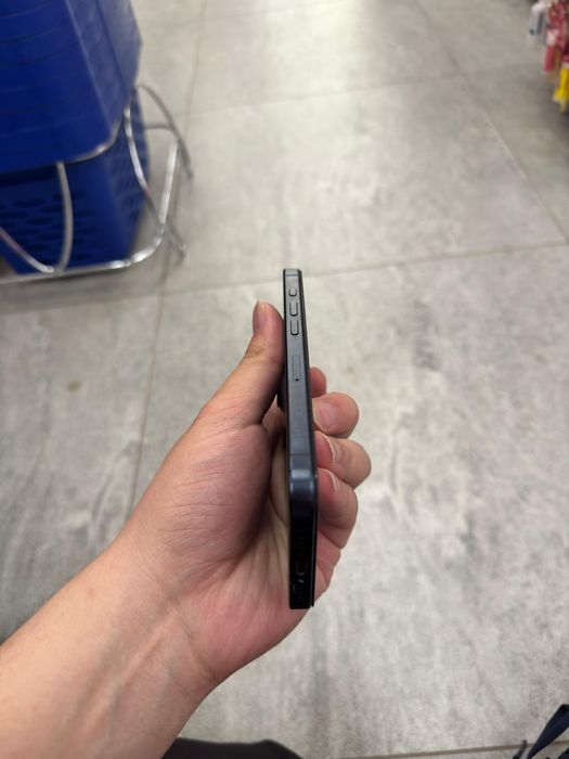 Продаю айфон 15 про