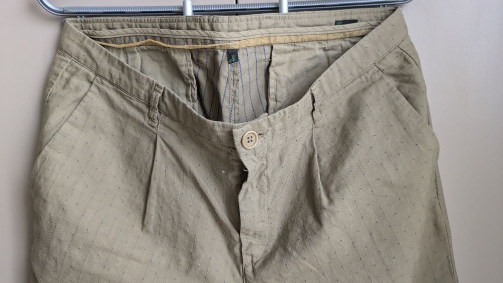 Pantaloni Bej cu Pliuri – Stil Retro / Smart-Casual –