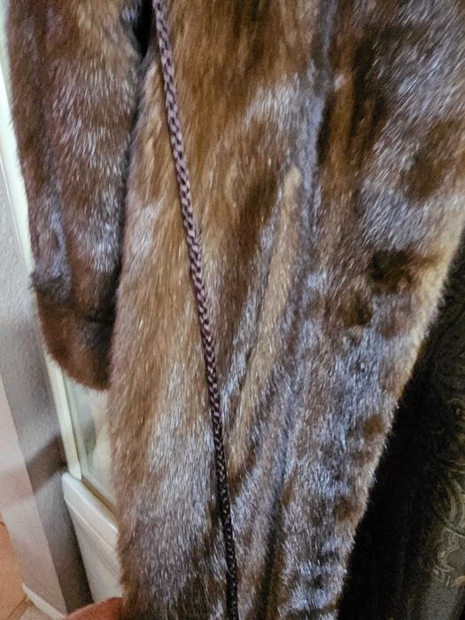 ПАЛТО- НОРКА, почти не е носено, аз съм 173 см, 68 кг -1200 лева