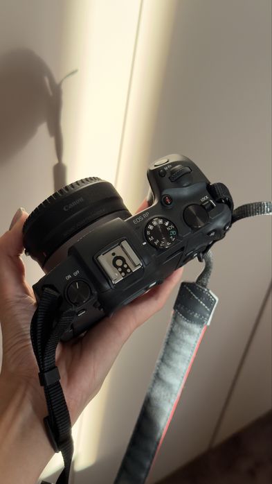 Продам Canon EOS RP
