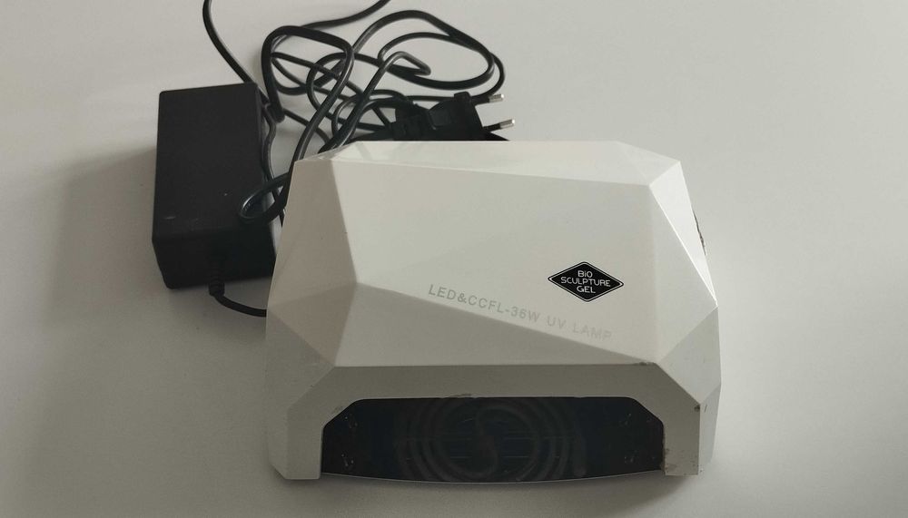 Лампа за изпичане на гел лак