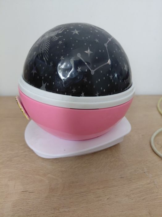 Кухня, ночник, стол и стул