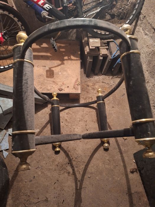 Стеклянный столик