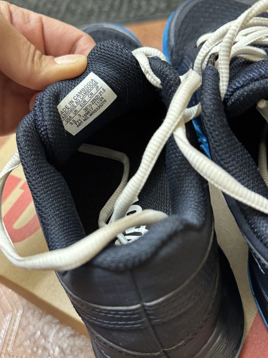 Продам детские кроссовки