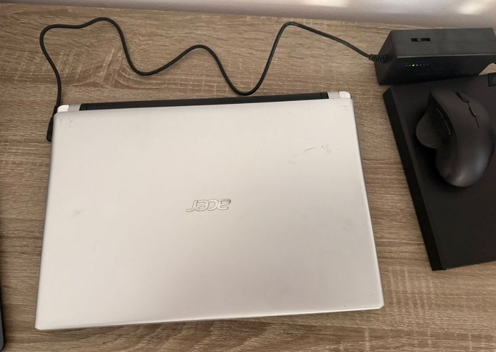 Laptop v5 acer cu touchscreen