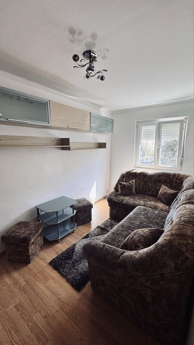 Apartamen o camera de inchiriat