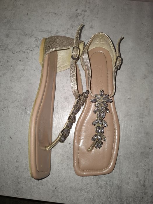 Сандалии женские