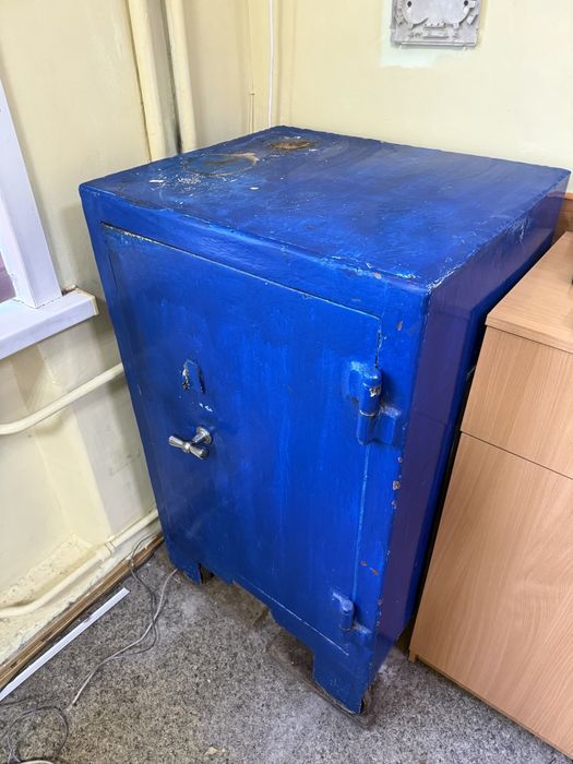 Продаётся надёжный металлический сейф