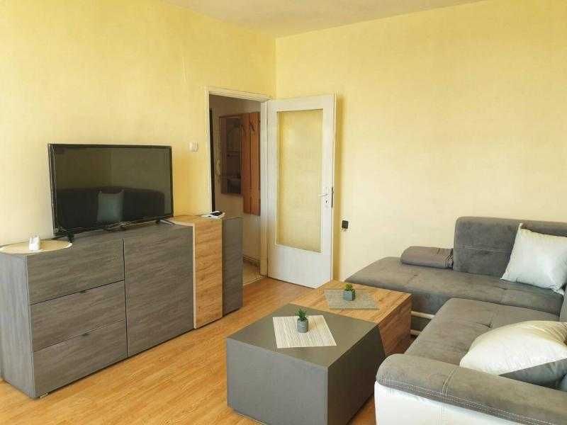 Дава се под наем Двустаен апартамент в Бургас, Братя Миладинови - 50 кв.м за 357 € - Снимка #1