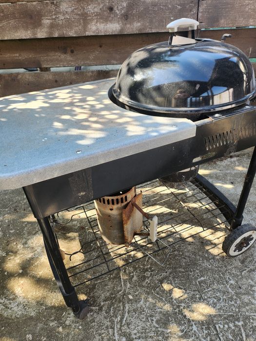 Vind gratar Weber pe carbuni