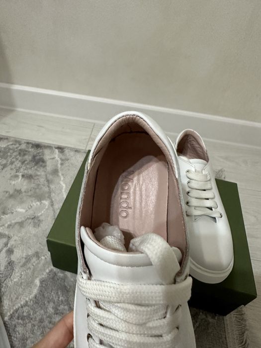 Белые кожанные кеды