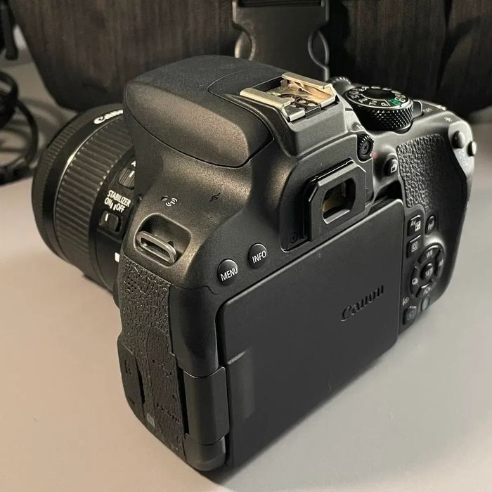 Canon 800D + 18-55 STM obyektiv komplekti sotiladi