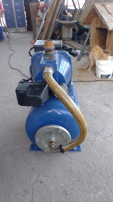 Vînd hidrofor. 25 l