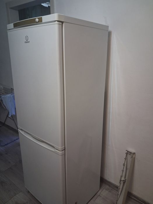 Продам холодильник INDESIT